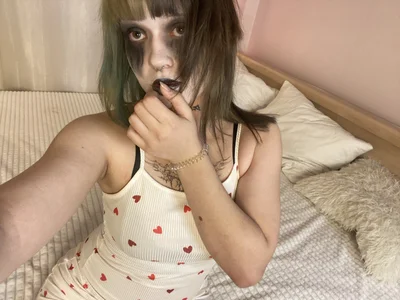 LoyceSwarmのspooky Halloween 🦇の 5枚の写真