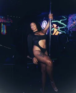 BigBootyJaydaxo Public  8টি ছবি