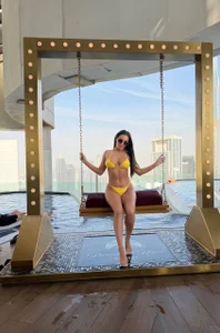 AlmaLuv Dubai 🎁 Vacation look 🍭  5টি ছবি