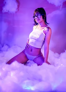 Malia_fox White conveys my sensuality.💋 Pic 4