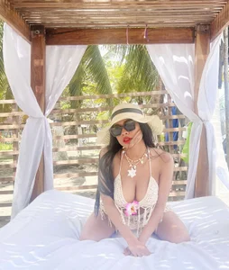 salomebenz My dream vacations Pic 2