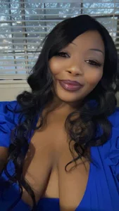 QUEENCURVELLA: 😇😇😇 ( 2 фото)