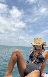 SaryJonexのDo you fuck me in the middle of the sea?🌊🤤♥️の 4枚の写真
