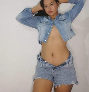 Emilybateee Public Pic 3