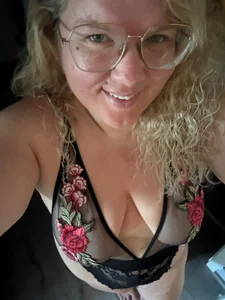KimberlyCurves Public  снимка