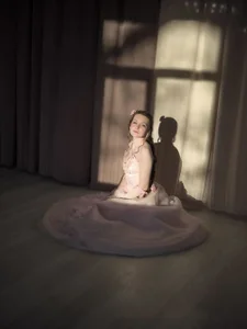 RoxyPaustian Public Hình 2