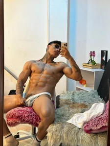 Mi album caliente de IanWest_  Imagens