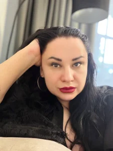 Mia_Store Public  2 снимка