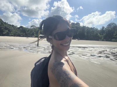 VioletaHills_ Beach 🏝️ Billede