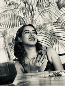 Luna_Roja666 Casual Lara Pic 2