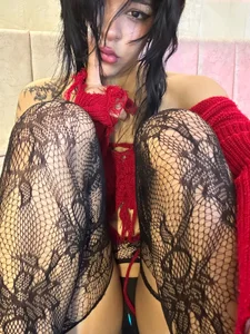 Zuly_Xo Your little goth slut in ripped stockings, waiting for you to tear me apart 🍒🍓😈 Pic 5