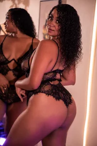 Madisson_Edwards Ebony Goddess with a Killer Booty 🍑 Foto 2