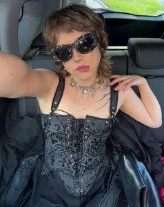 EnJooyce How's my outfit for our date at the bar? Pic 2