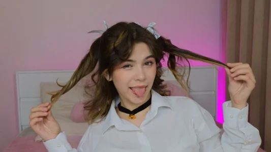 in pink💕 de Hotary_Yuko  2 Imagens