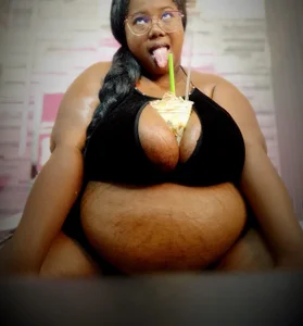 RenataFoxter your favorite breakfast😈🥵 Pic