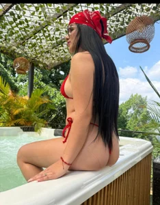 evelin_lopezzのBikini out, pleasure in💦の枚の写真