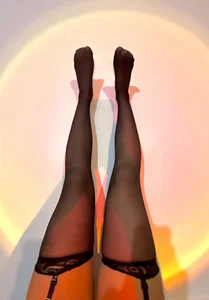 Emerald_Sparkles_: Pantyhose and heels 👠 ( 4 фото)