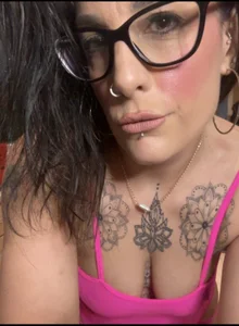 Itsivybelle_filthymilfuk Pink 💕 Pic