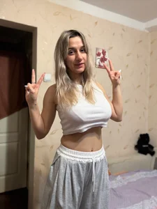 Pusi a warm secret on the tip of the tongue de MaryBennetts  Imagens