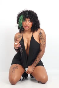 A sexy black dress de LuckySwagson  Imagens