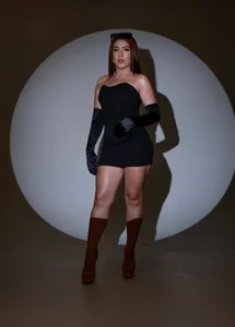 LauraSmith-01 Lady Noir 😎 Bilde 3