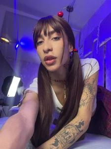 MadisonWood01 Sensual and hot schoolgirl Foto