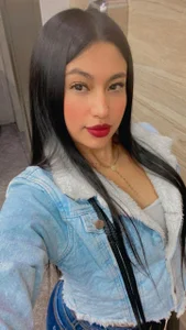 emma_collins_18 Public Pic 3