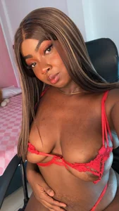 Brittanyjhons_のSexy Britt ❤️の 2枚の写真