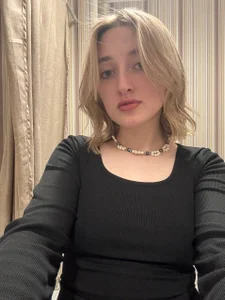 Emily_lyy Public Pic 4