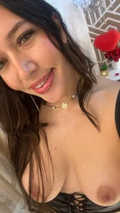 SashaDurante Look at me with this wavy hair Pic 7