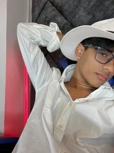 LiamKron hony  2টি ছবি