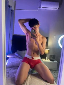 NovaaWhelerのI am the cure to your illnessの 3枚の写真