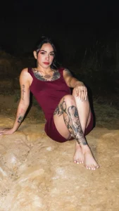 Candy_dim Waiting for my Gentleman Pic 2