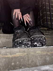 LiyaLuna My legs are deciding everything today Pic 6