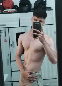 DANIEL_Hot777 Public Pic 3