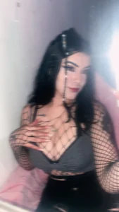 Alahia7demon Hello, hello... 💋 Welcome to this little corner where the tender mixes with the naughty... Make you slika