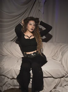 EvaShinee Anything is possible today🖤 Pic 3
