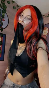 Mimi_Darling_ How does red look on me? 圖片 2