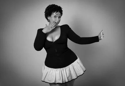 MillyHotsoon B/W photography Hình