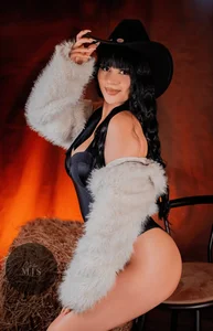 Sexy Cowgirl 😈🔥 de kimyjones_  3 Imagens