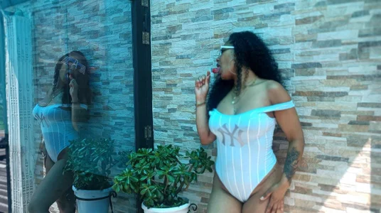 SalmaTits Public Immagine 