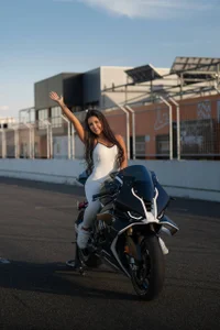 OhAnita kullanıcısının Out for a ride 🏍️ albümü -  2 fotoğraf
