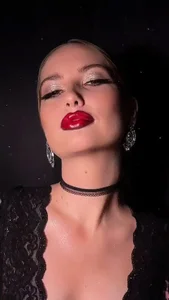 Elza_kom Red lips Foto 9
