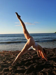 Afrania SexyYoga Morning Show Pic 7