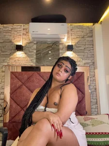 bella_adaams LIGHTS ON Bilde 2