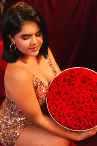 Martina-Roberts- Today I celebrate love with my skin on fire and my heart ready to feel💖 Εικόνα