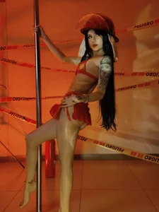 LaurentConnor Between sirens, hoses and burning glances Gambar 3