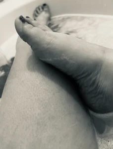 Anaisana Bathing my feet slika 3