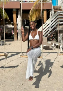 Nalarosse_ Elegance, a little sass, and a whole lot of confidence. Pic 6