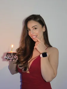 HayleeBlair Wish me happy bday 😋 Fotka 3